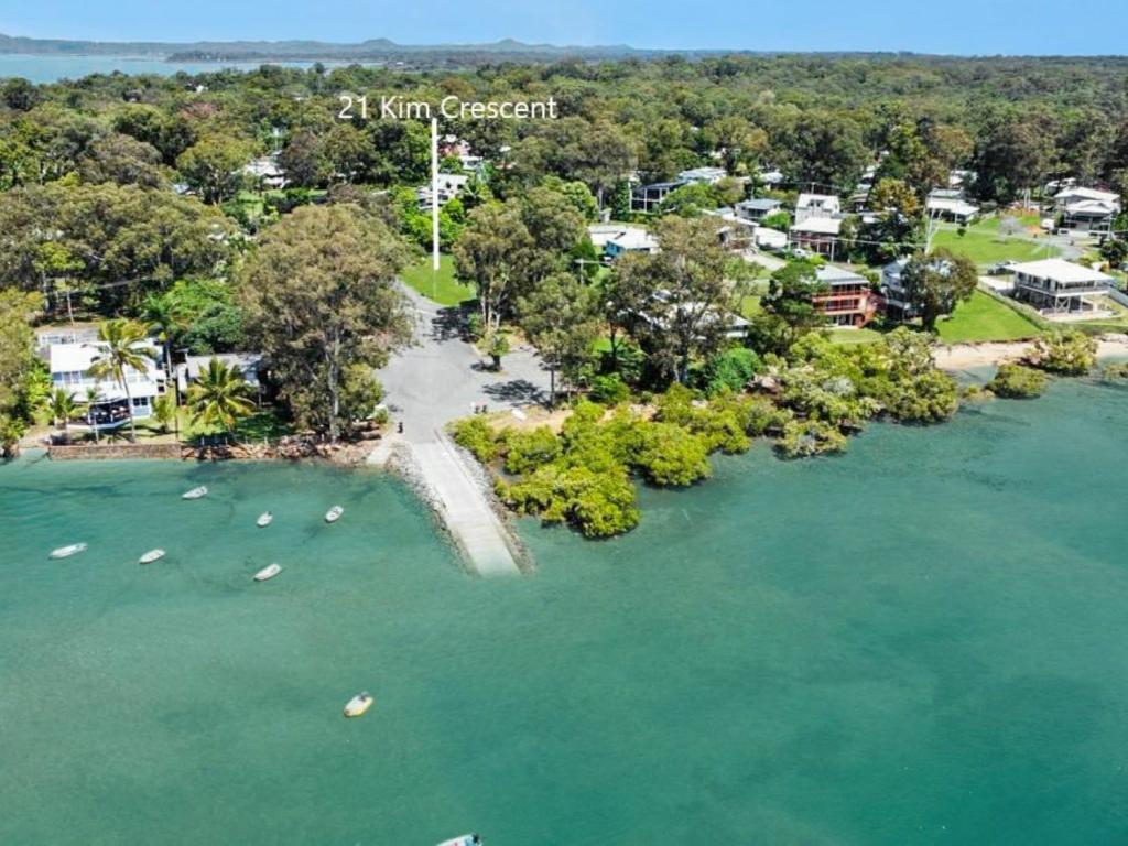 21 Kim Cres, Macleay Island, QLD 4184