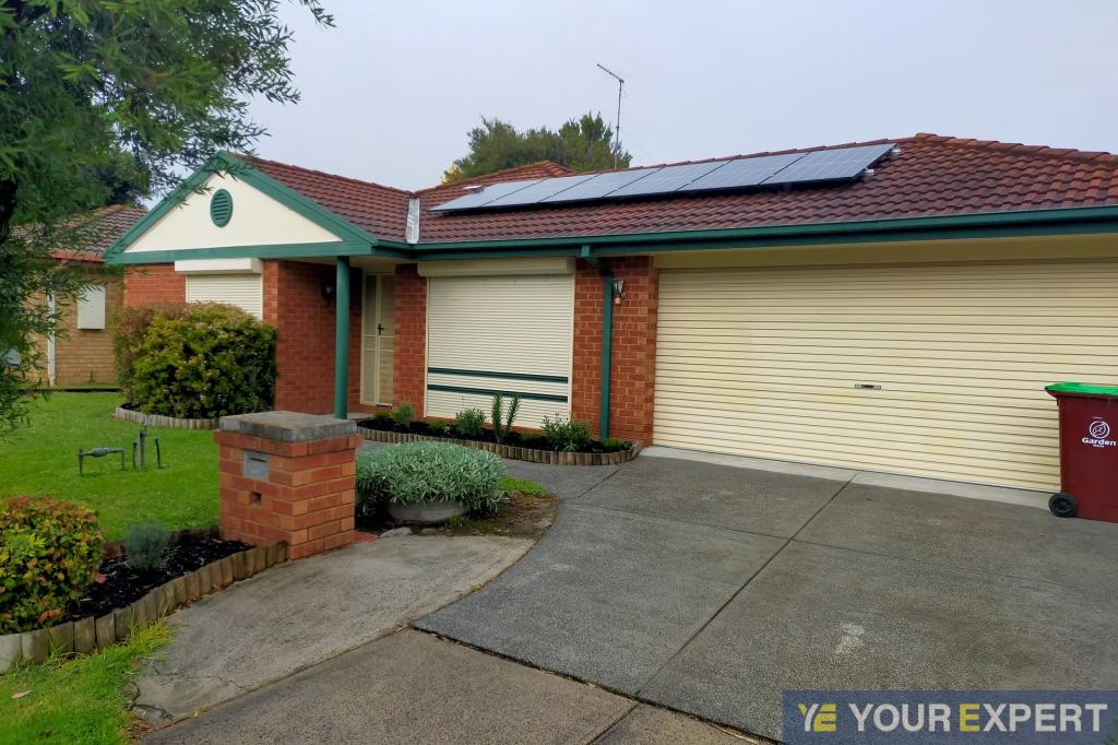 32 SHARPE CT, BERWICK, VIC 3806