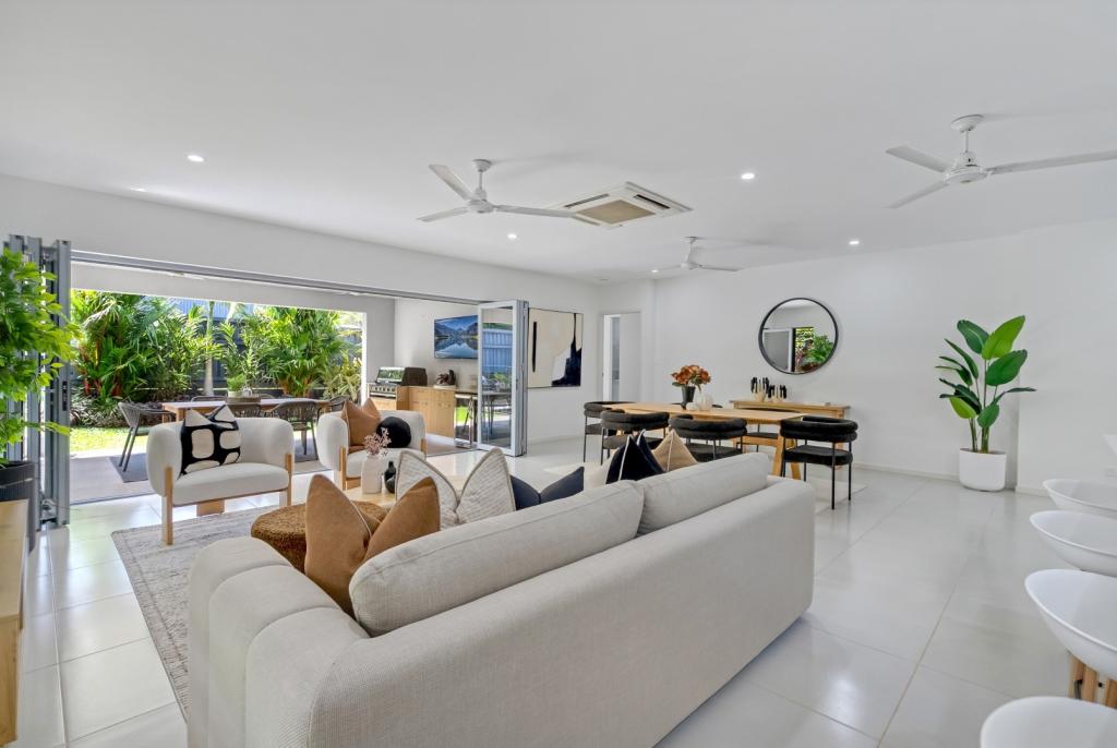 24 Halifax Dr, Redlynch, QLD 4870