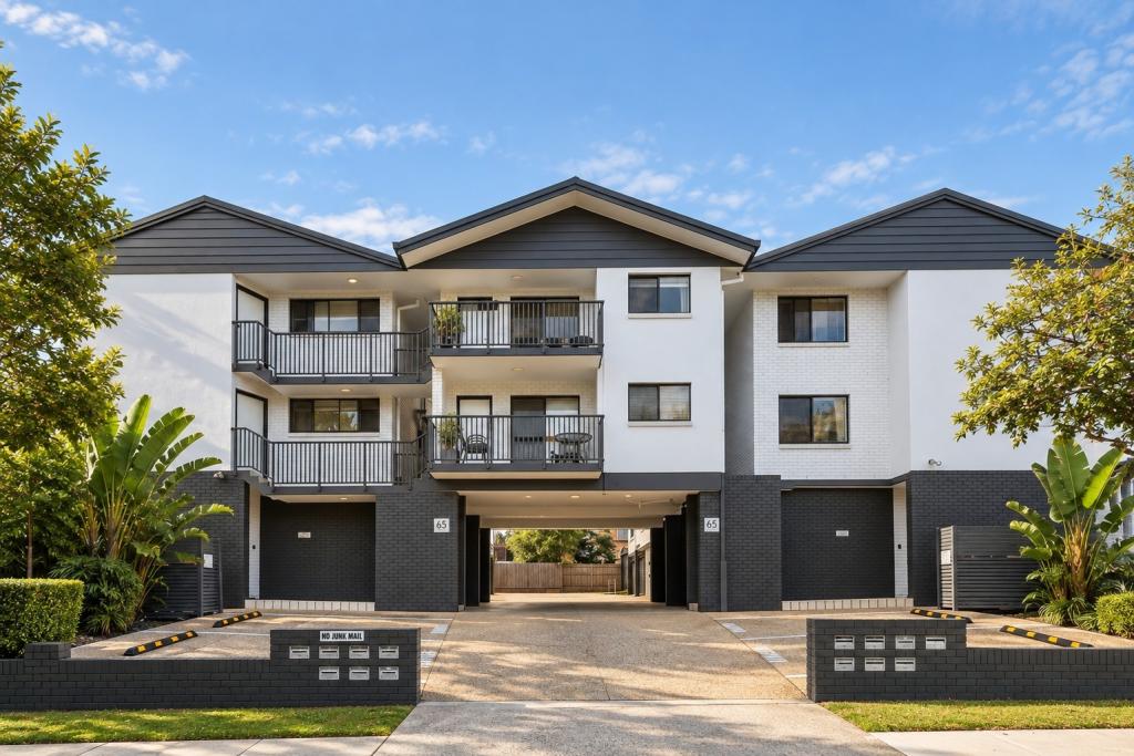 2/65 BARON ST, GREENSLOPES, QLD 4120