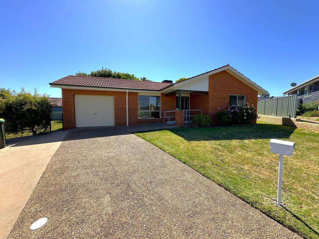 4 TWYNAM CT, YOUNG, NSW 2594