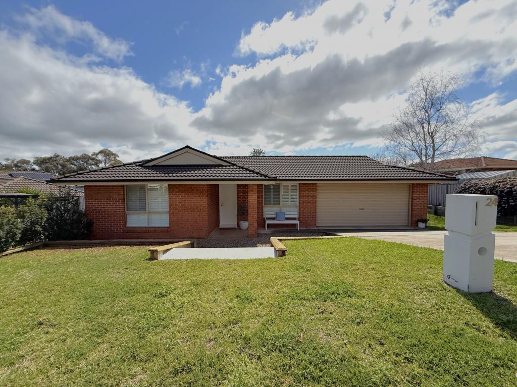 24 Henry Pl, Young, NSW 2594