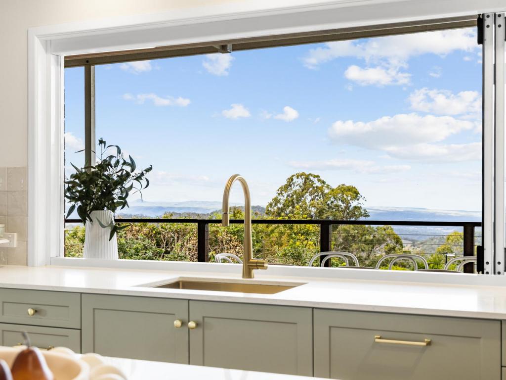 11 Murphys Creek Rd, Blue Mountain Heights, QLD 4350