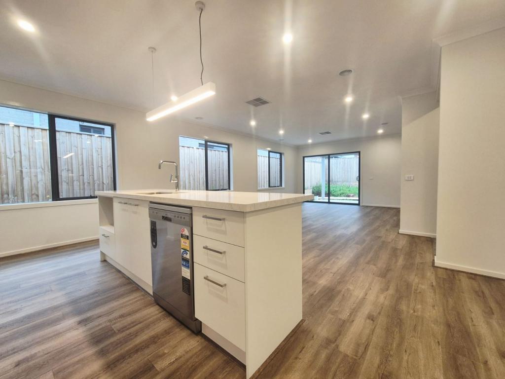 40 Newfoundland Cct, Bonnie Brook, VIC 3335
