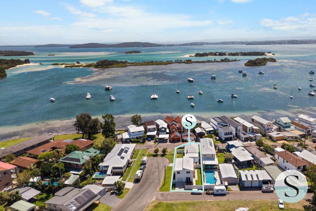 24 Marks Pde, Marks Point, NSW 2280