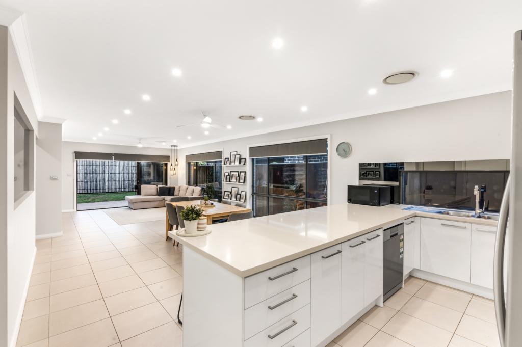 17 Sugarloaf Cres, Colebee, NSW 2761