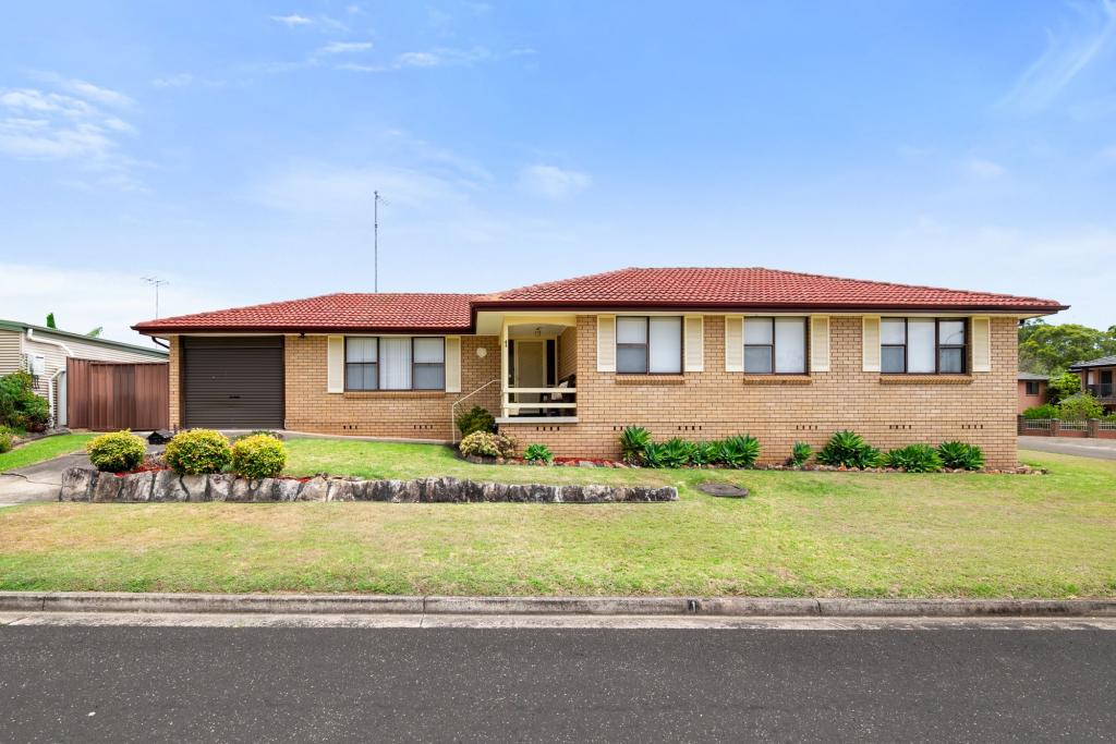 1 MYLES PL, MINTO, NSW 2566