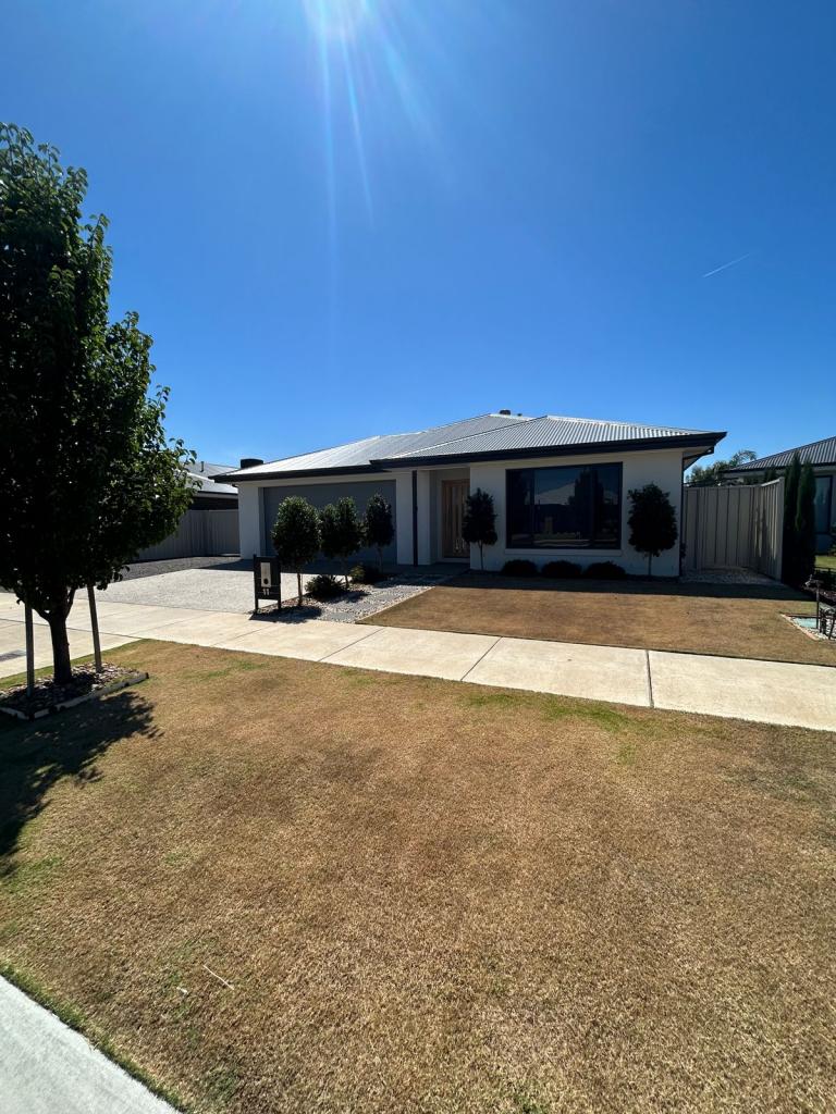 11 Lomandra Ct, Yarrawonga, VIC 3730