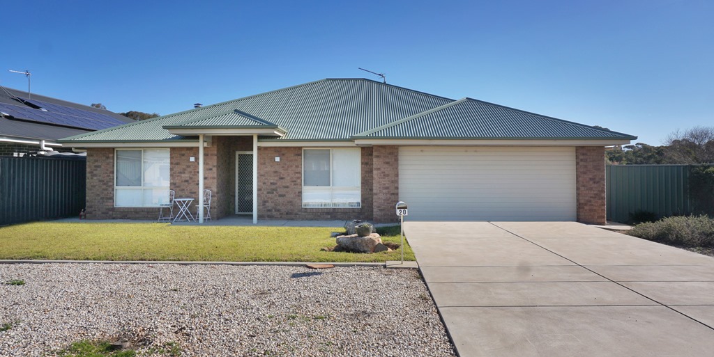 20 Lady Mary Dr, West Wyalong, NSW 2671