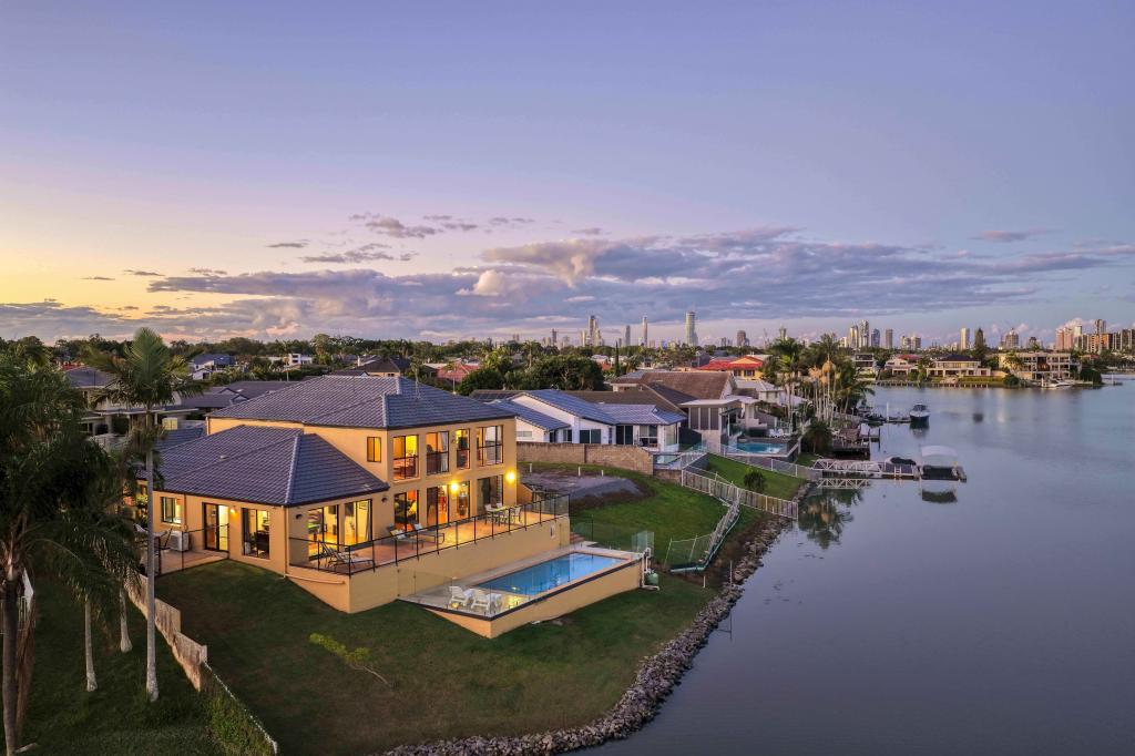22 MONTEVIDEO DR, CLEAR ISLAND WATERS, QLD 4226