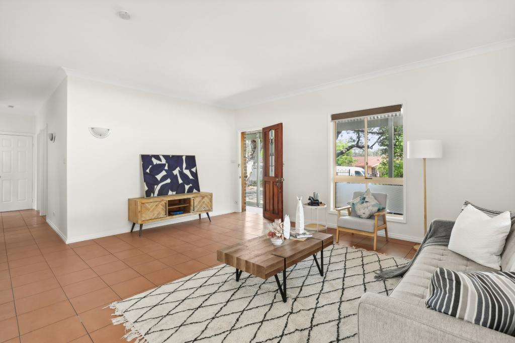 2b Glenn Ave, Northmead, NSW 2152