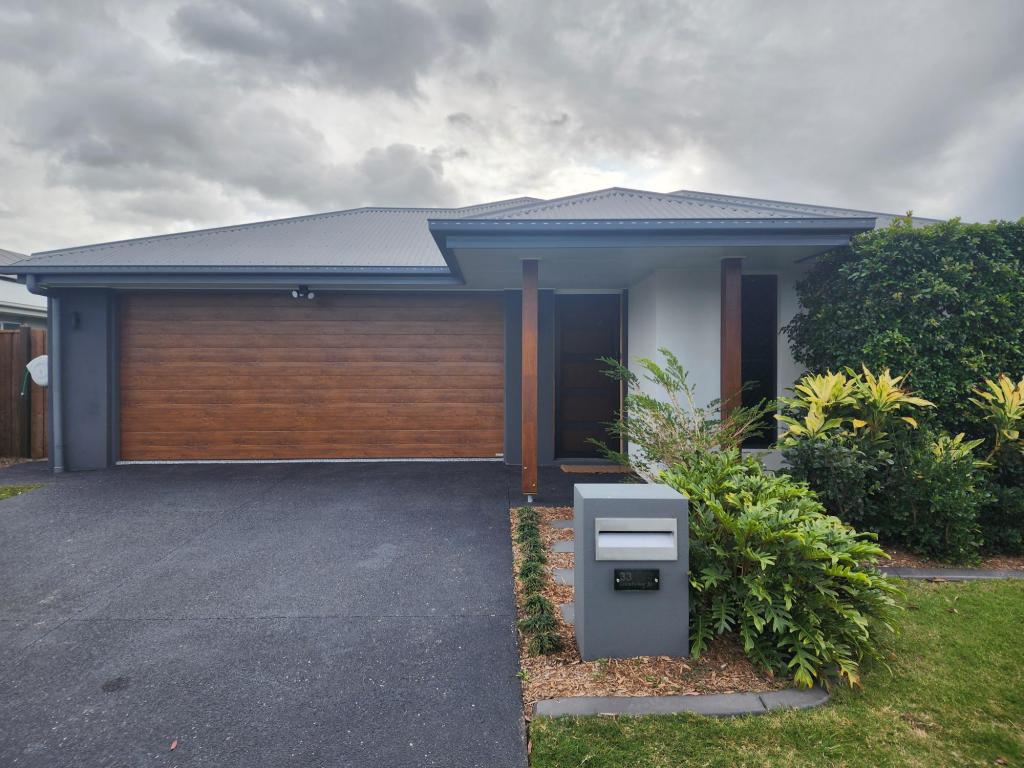 33 CONEFLOWER ST, CABOOLTURE, QLD 4510