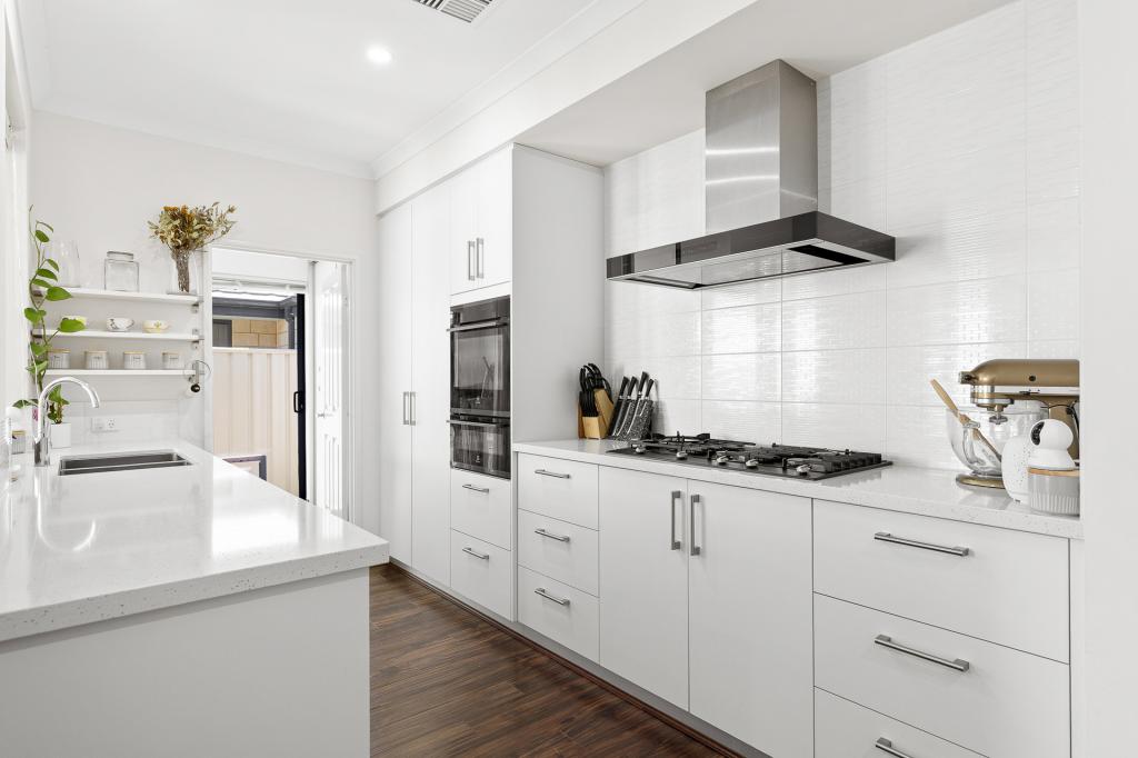 17 Perrinvale Loop, Golden Bay, WA 6174