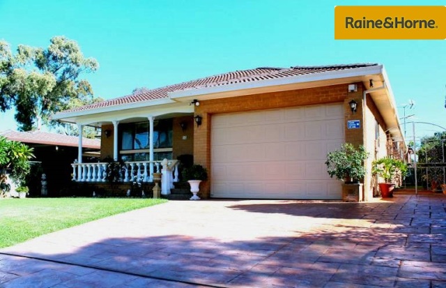 10 Oliveri Cres, Green Valley, NSW 2168