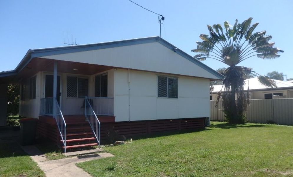 9 QUEEN ELIZABETH DR, DYSART, QLD 4745