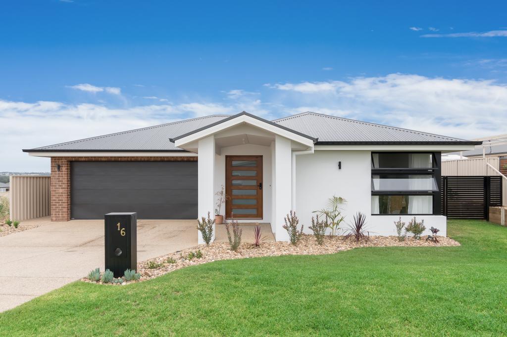 16 Winter Ave, Gobbagombalin, NSW 2650