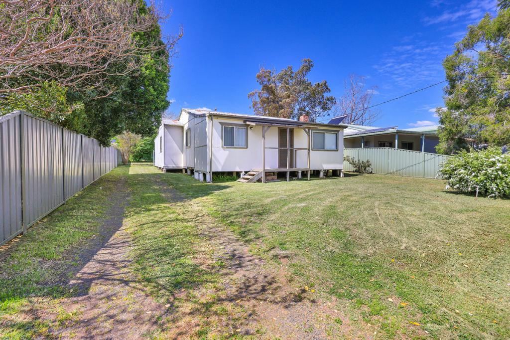 16 Scott St, Scone, NSW 2337