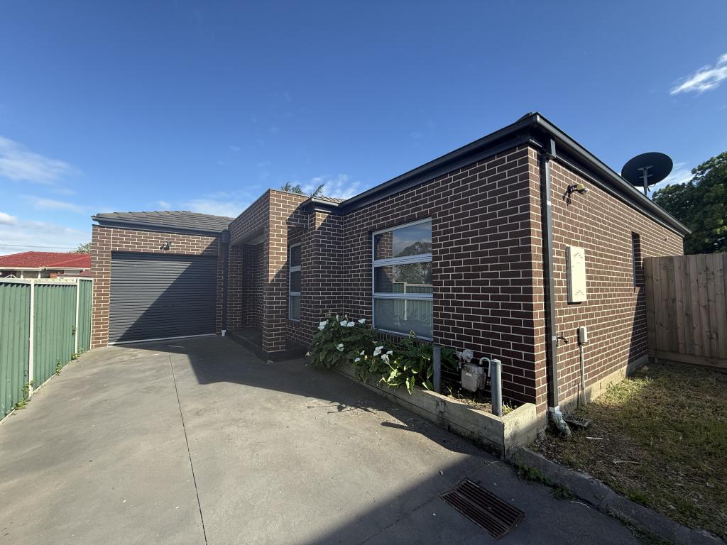 2/75 Ivanhoe Ave, St Albans, VIC 3021