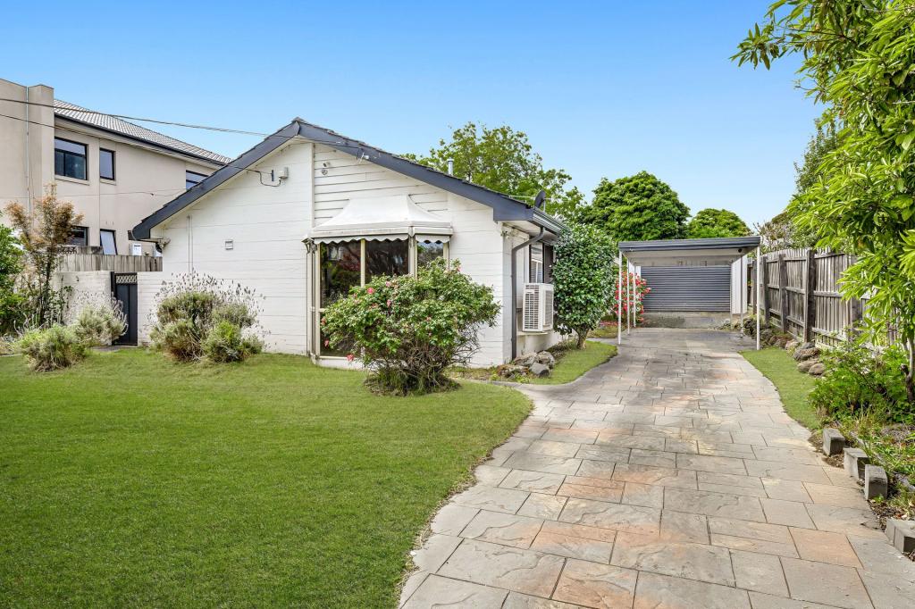 6 Ainslie Dr, Wheelers Hill, VIC 3150