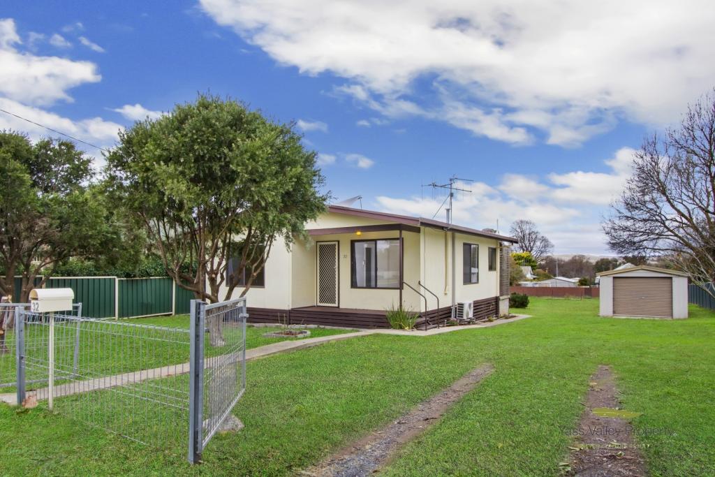 32 SAXBY ST, GUNNING, NSW 2581