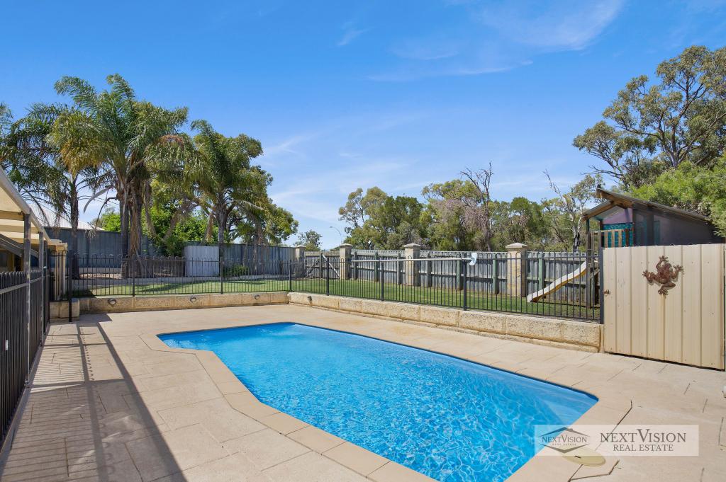 18 Sandford Gr, Parmelia, WA 6167