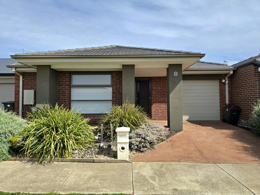 8 Beeston Ave, Charlemont, VIC 3217