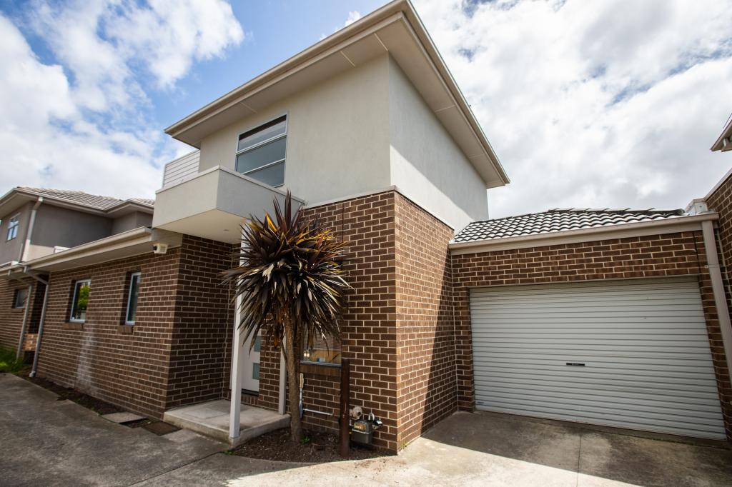 2/10 Kinnane Cres, Sunshine, VIC 3020