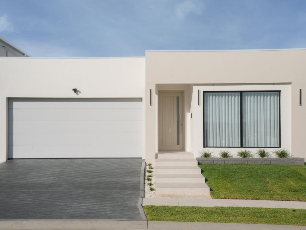 109 Biscay Cct, Menangle Park, NSW 2563