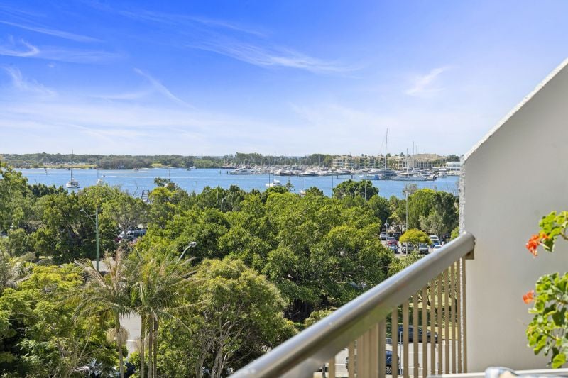 6b/10 Marine Pde, Southport, QLD 4215