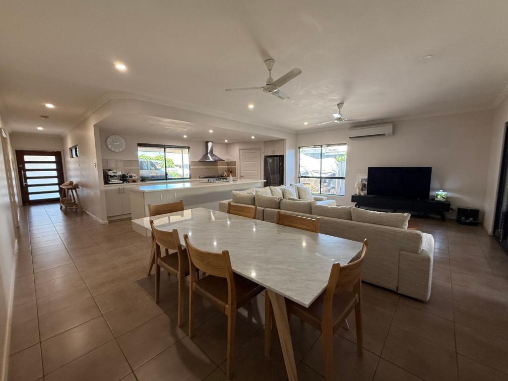 12 Yirrawari St, Baynton, WA 6714