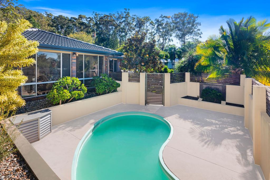 16 Bronhill St, Currumbin Waters, QLD 4223