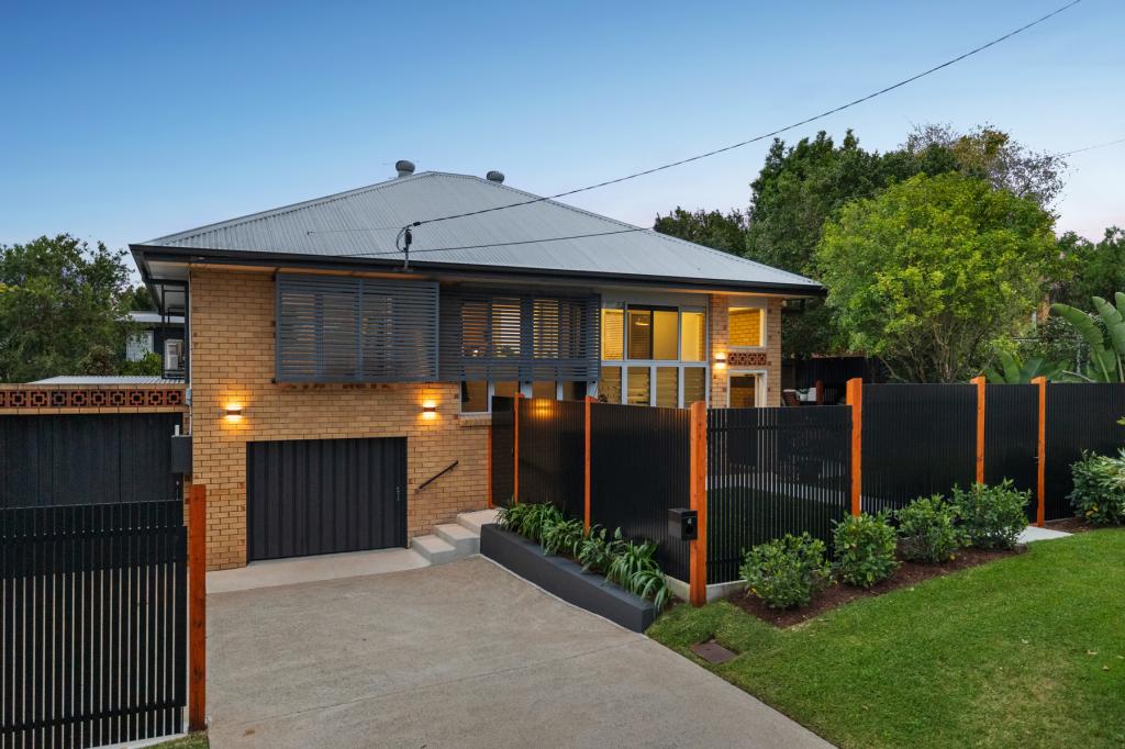 4 Walkers Dr, Balmoral, QLD 4171