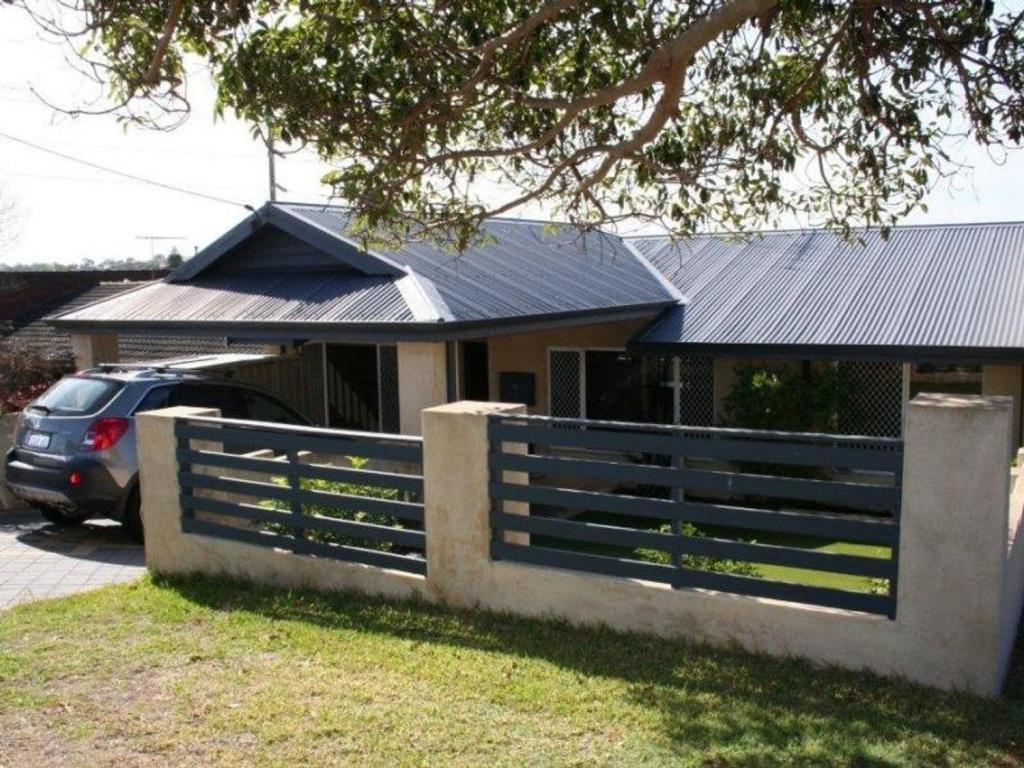 4 Drabble Rd, Scarborough, WA 6019