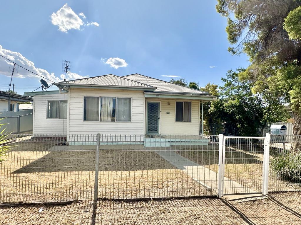 226 Lindsay St, Hay, NSW 2711