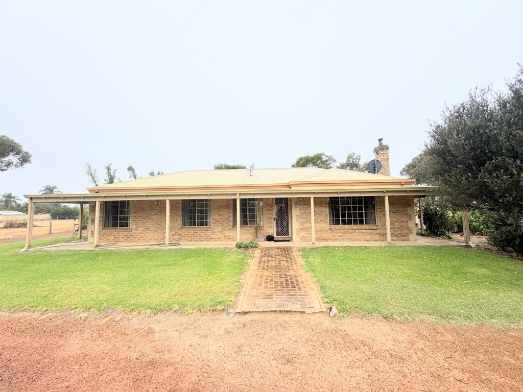 54 Hutchinson Rd, Burekup, WA 6227