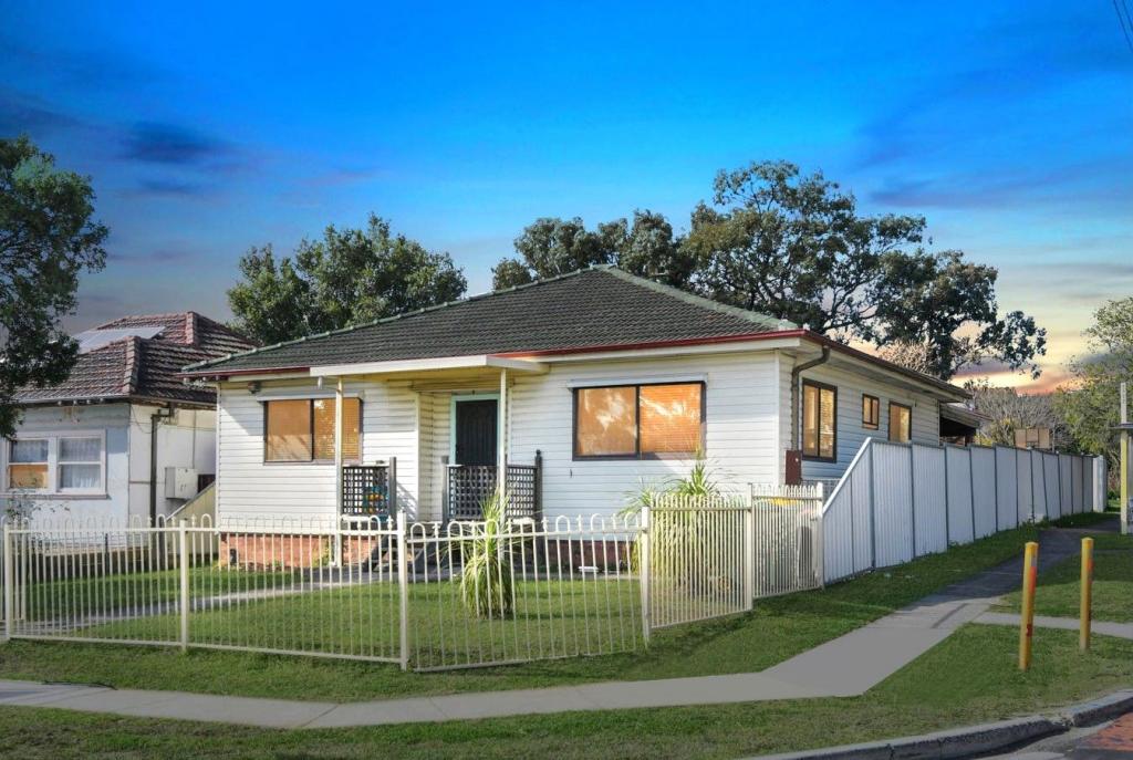 285 & 285A HECTOR ST, BASS HILL, NSW 2197