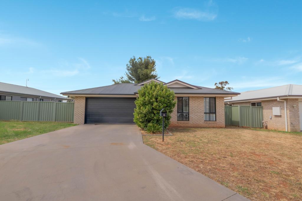 8 Rex Aubrey Pl, Parkes, NSW 2870