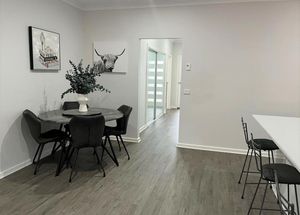 2/17 Regan Dr, Romsey, VIC 3434