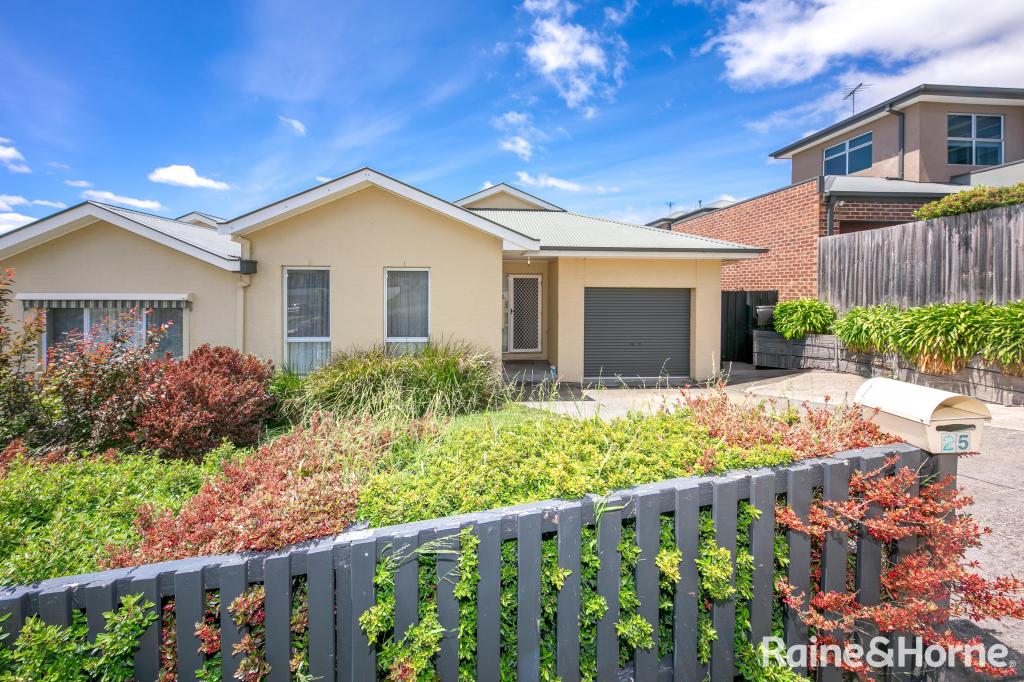 25 Stephen St, Gisborne, VIC 3437