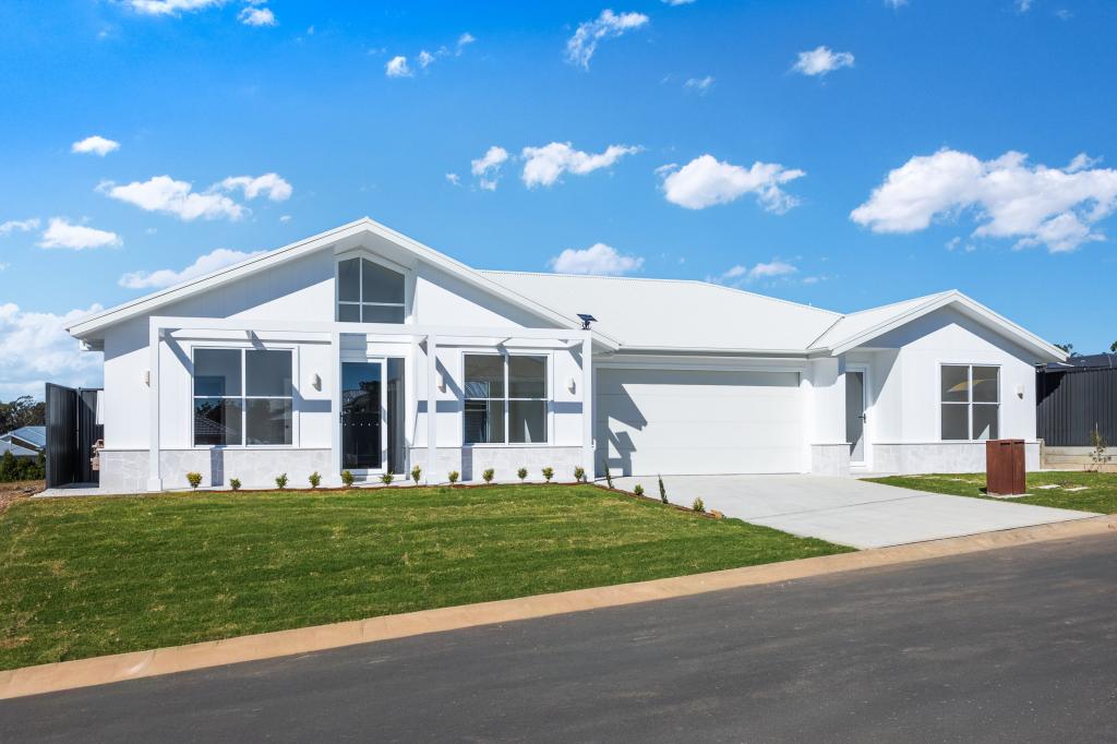 21 WATERSON CCT, TAHMOOR, NSW 2573