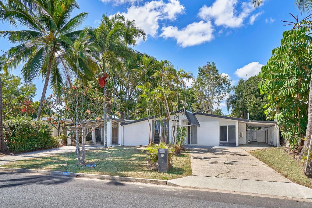 37 Magnolia St, Holloways Beach, QLD 4878