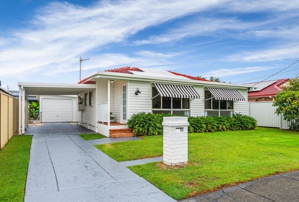 19 JACARANDA AVE, HOLLYWELL, QLD 4216