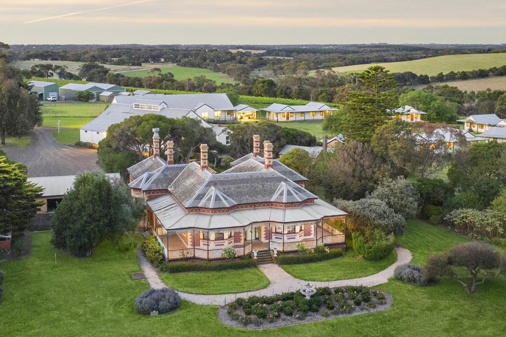 2135 BELLARINE HWY, POINT LONSDALE, VIC 3225