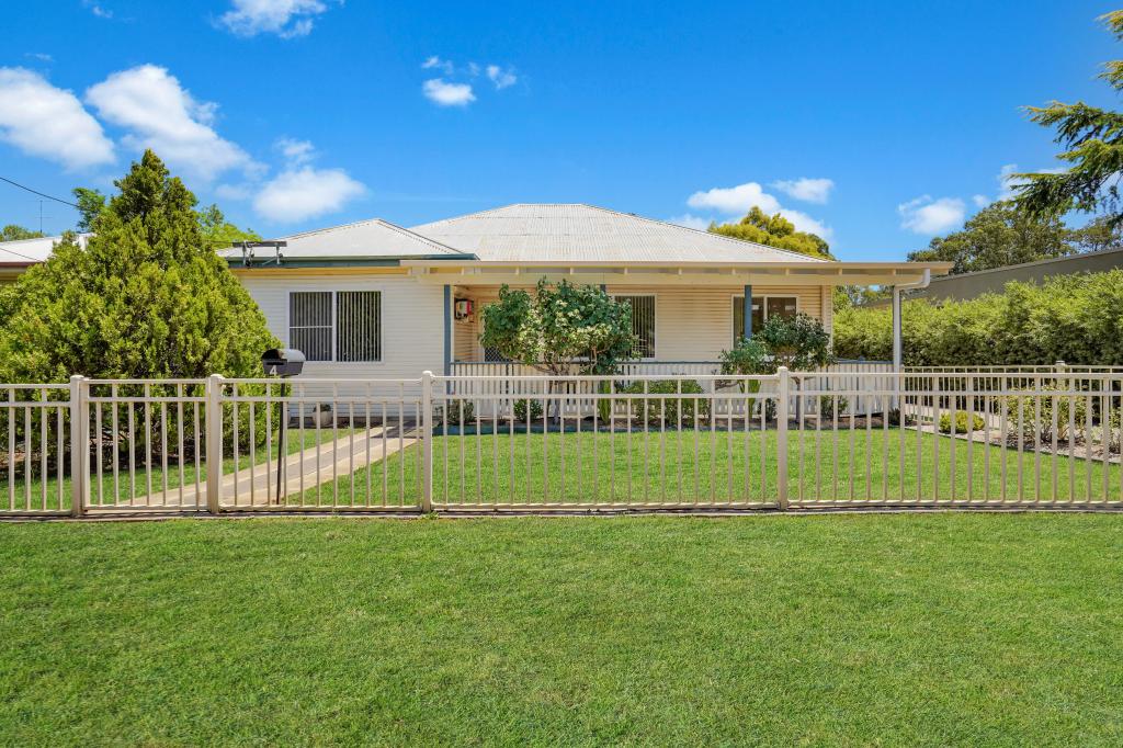 4 Patrick St, East Tamworth, NSW 2340