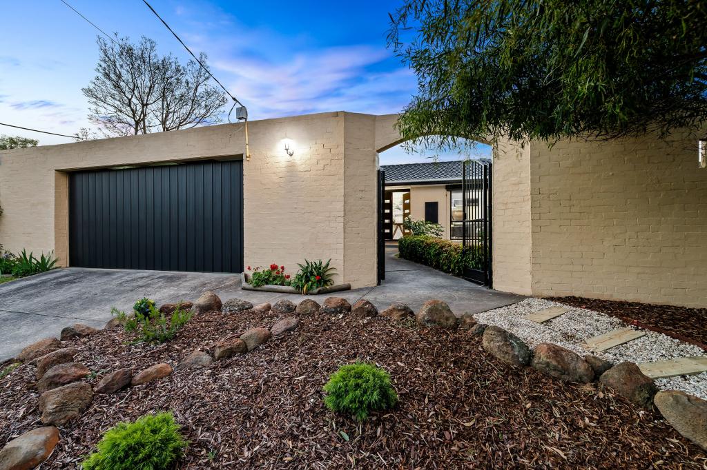 10 NITH CT, GLEN WAVERLEY, VIC 3150