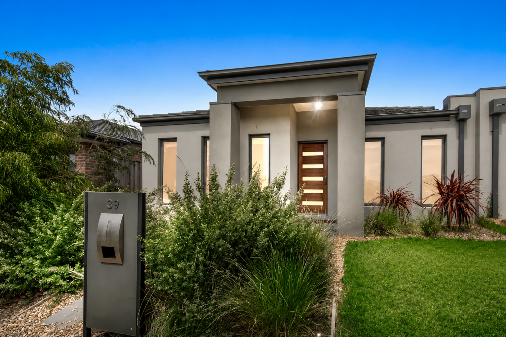 39 HOLLAWAY DR, MERNDA, VIC 3754