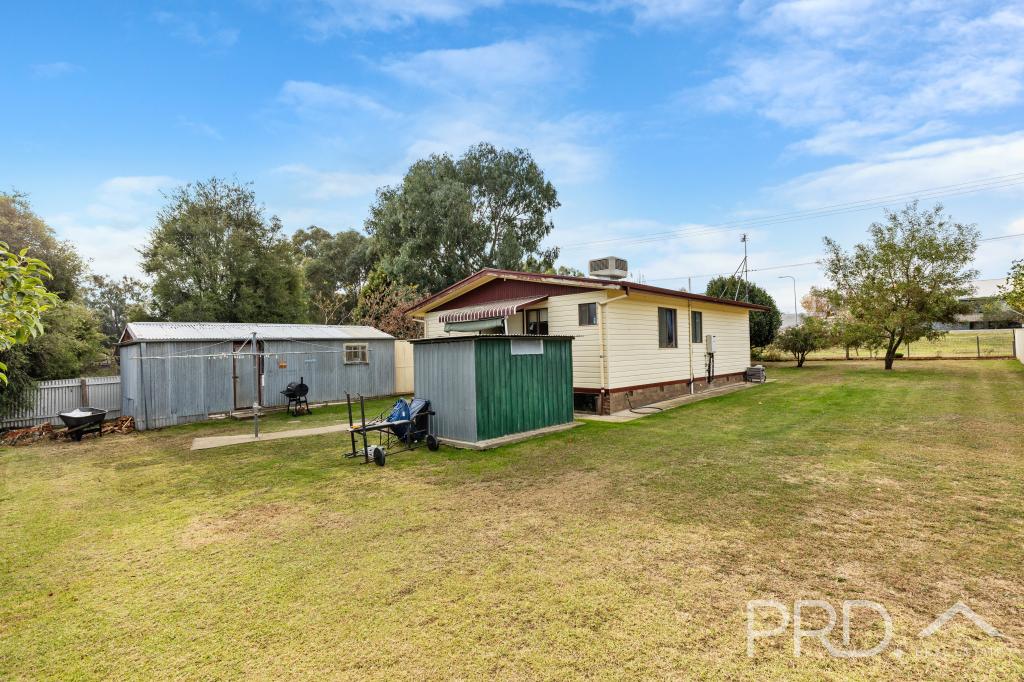 27 Blowering Rd, Tumut, NSW 2720