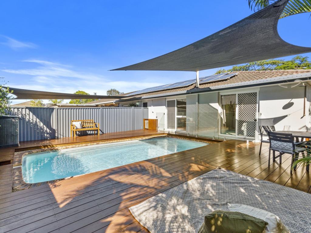 2/12 Davebill Ct, Labrador, QLD 4215