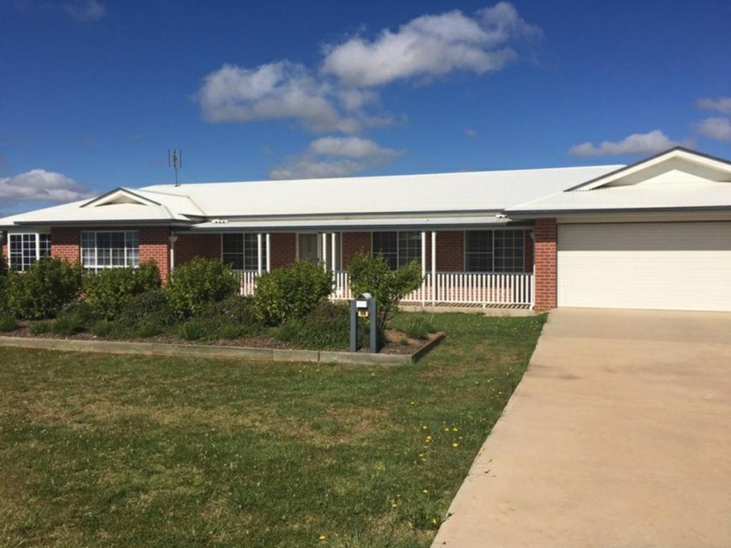 98-100 Rosella Pde, Kingaroy, QLD 4610