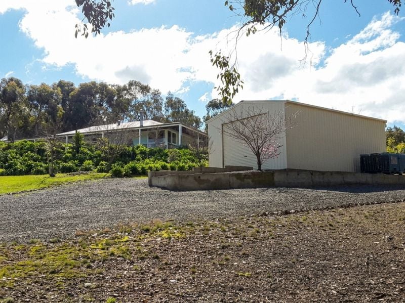 61 FERRIS ST, THOONA, VIC 3726